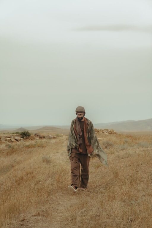 Beginner Guide to Mindful Walking: How to Start and Benefits